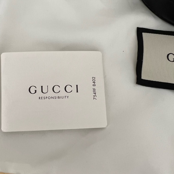 GUCCI Double G Logo Skinny Belt - Picture 6 of 7